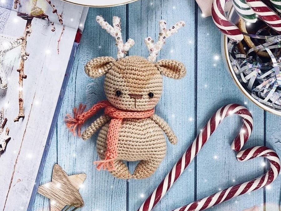 Pequeño reno amigurumi
