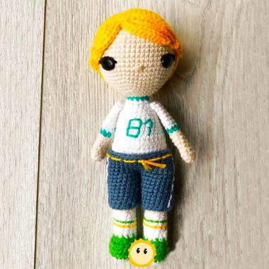 Amigurumi J-Hope Muñeco PDF Patrón Gratis J-Hope-Amigurumi-Doll-Crochet-PDF-Free-Pattern-1-380x380