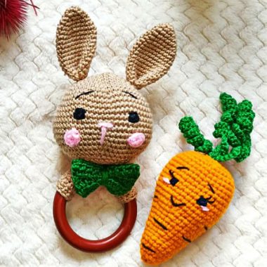 Amigurumi Sonajero Conejo con Zanahoria PDF Patrón Gratis Little-Rabbit-Rattle-with-Carrot-Amigurumi-PDF-Pattern-1-380x380