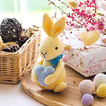 Amigurumi Ganso fácil PDF Patrón Gratis Paso a Paso PDF-Crochet-Easter-Bunny-and-Heart-Amigurumi-Free-Pattern