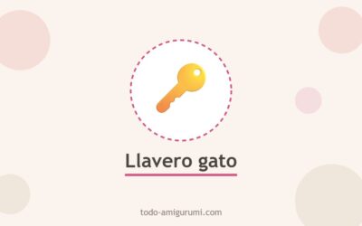 Llavero gato a crochet con corazón